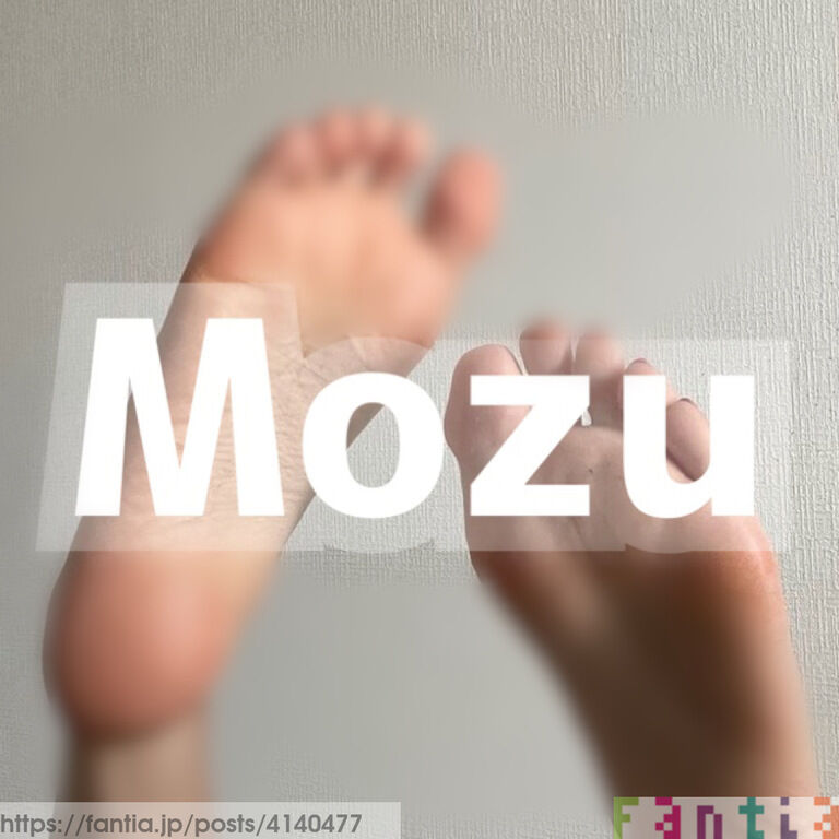 10,000歩いたお姉さんの黒靴下脱ぎたてあんよ