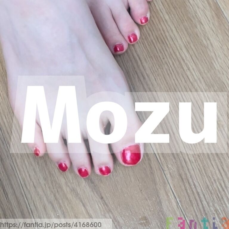 内股がこれ以上できないガニ股お姉さんのあんよ