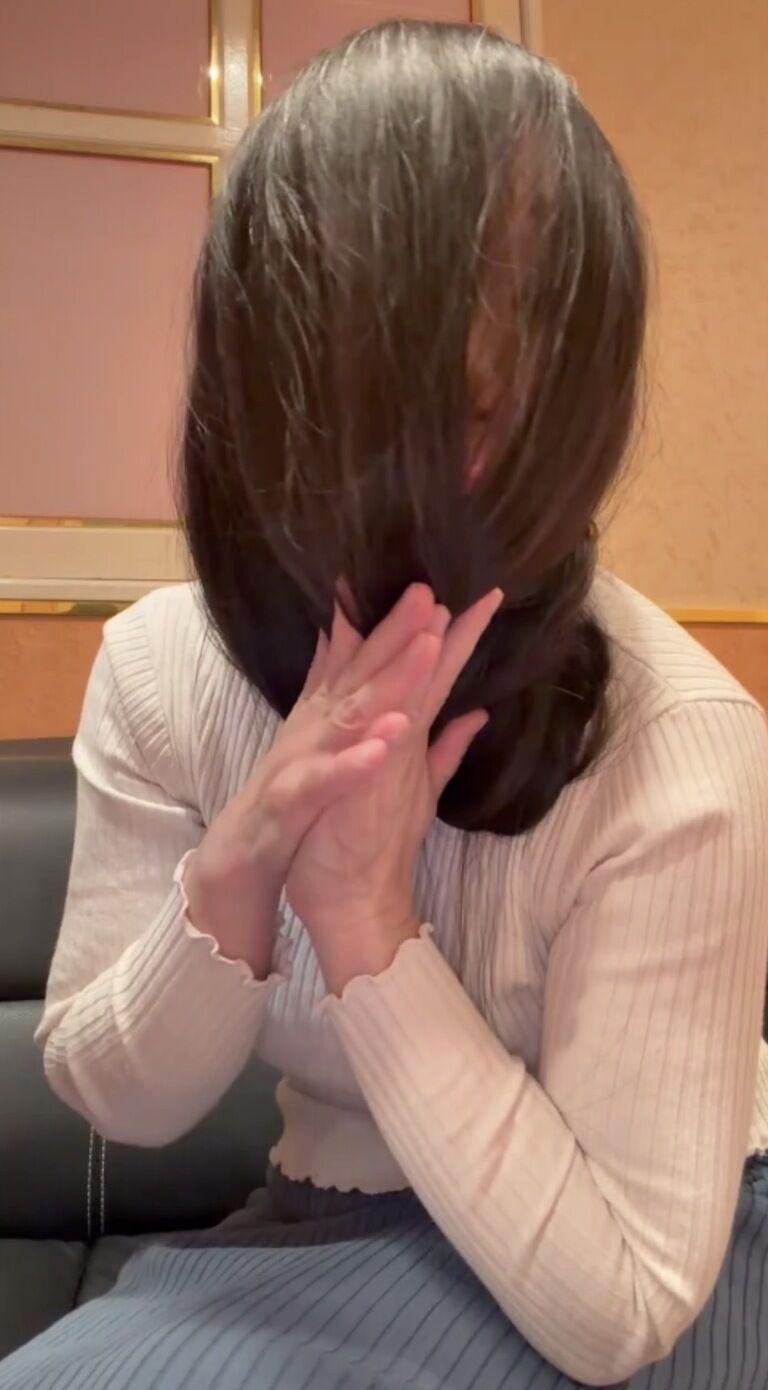 髪の毛顔に巻いてもらってるところ見てて❣️