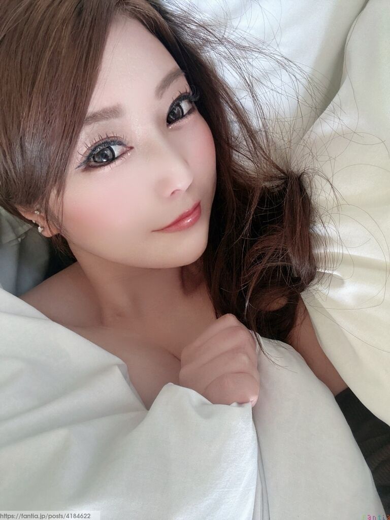 おはよう、まだ眠い🥱🤍