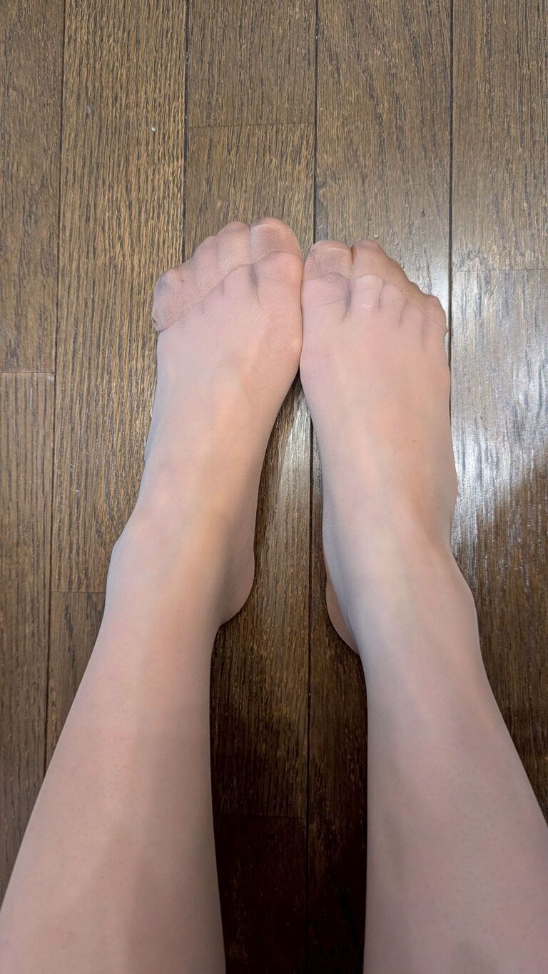 梅雨の時期の汗だくパンストやばいよ？