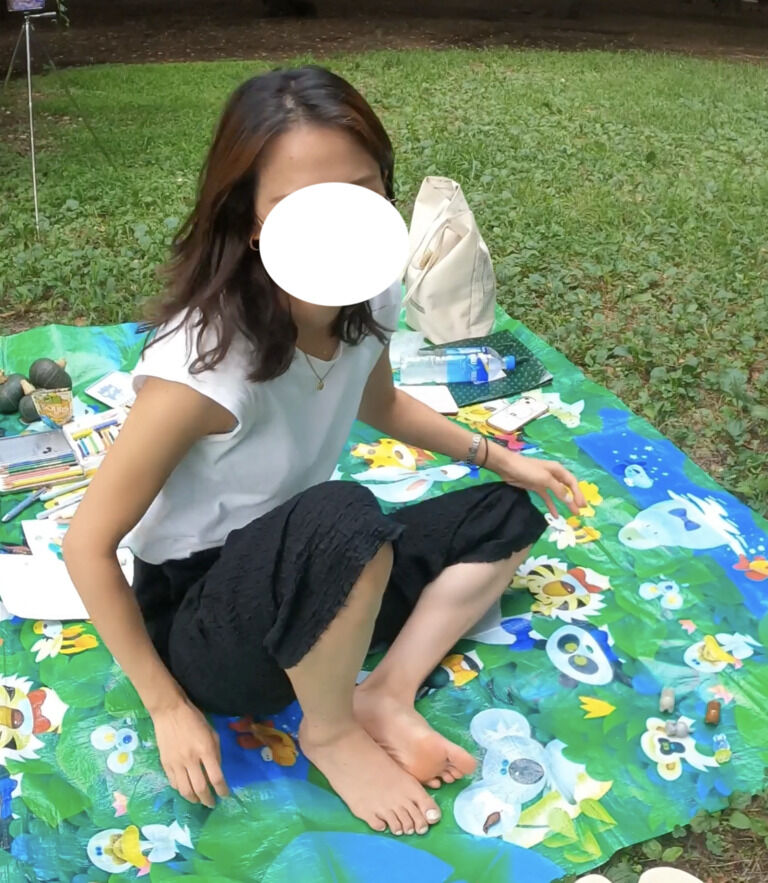有『私足の裏絶対汚い…』夏の公園で25歳のOLさんに足元を撮影させていただきました 【本編お顔ぼかしなし】リクエスト復刻です