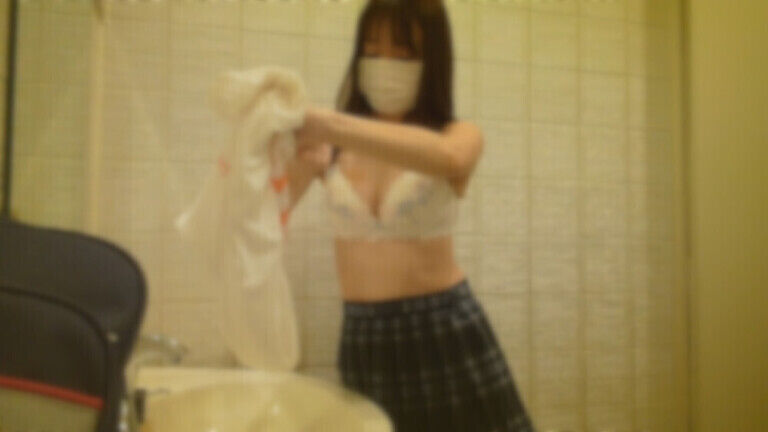 超高画質だよ♪仲良し3人組でこの夏最後の思い出づくり(^-^)/水風船バトルでビショ濡れの洗礼ｗｗ後編