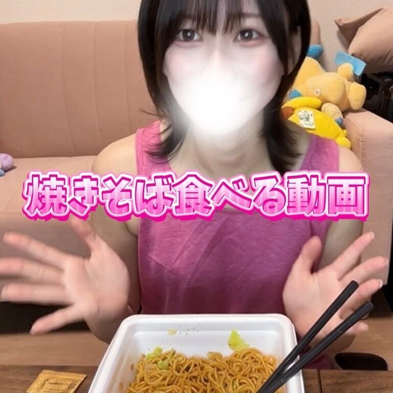 ただただひなが焼きそば食べてる動画🐣